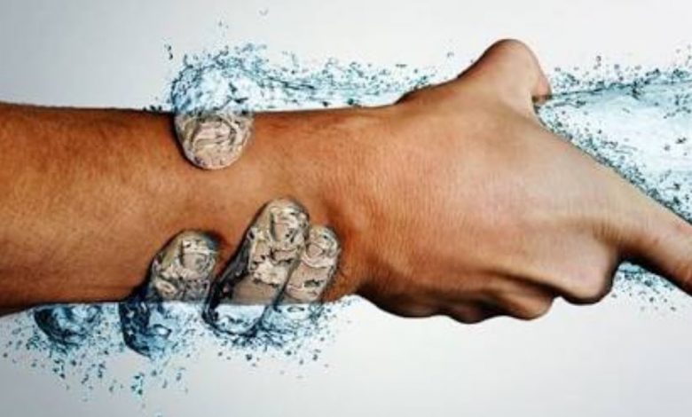 علامات تدل على نقص الماء في الجسم وطرق حساب الكمية المناسبة