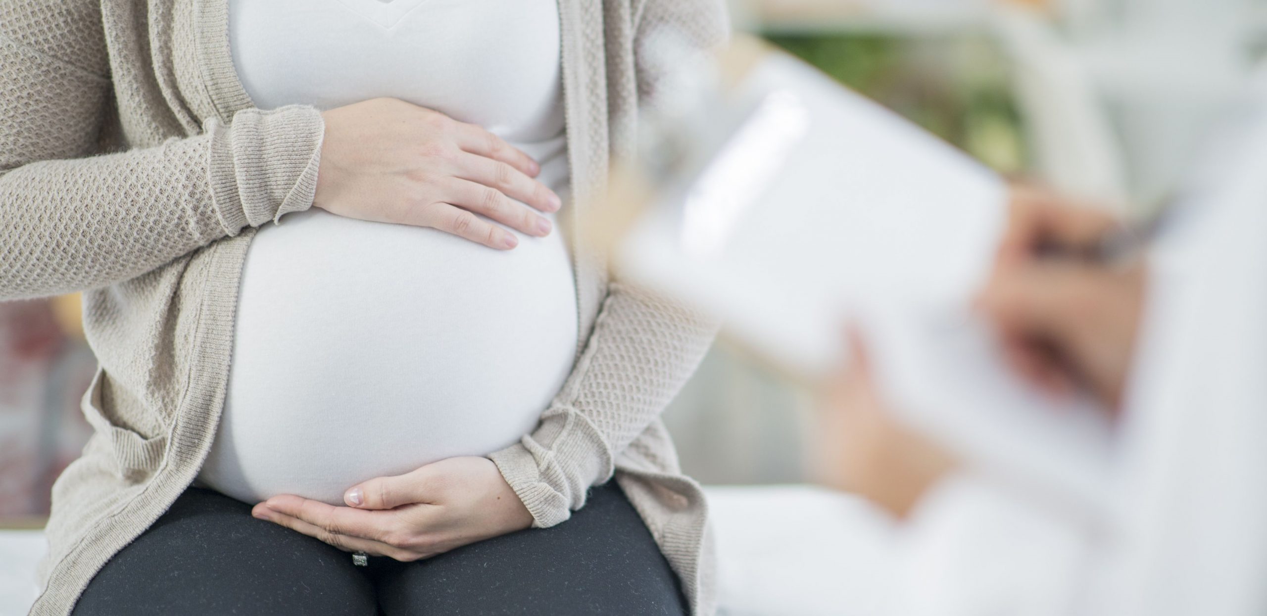 طريقة متابعة الحمل بشكل يضمن سلامتك وسلامة الجنين