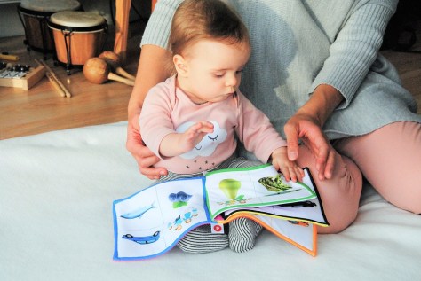 هل تعلمى أن تعلم اللغة للجنين تبدأ من داخل الرحم