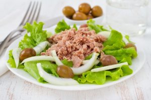 طريقة عمل التونة بالمنزل وتخزينها