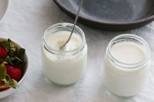 طريقة عمل الزبادي بالفراولة في المنزل