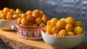 طريقة عمل الزلابية أو لقمة القاضي أو عوامات