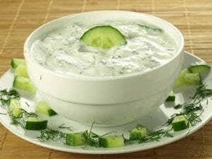 إستخدمى الزبادي لعمل السلطات للعزومات