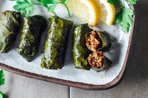 طريقة عمل ورق العنب بالصور مع خطوات لف ورق العنب بالتفصيل