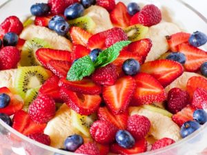 طريقة عمل ترايفل الفواكه (Fruit Trifle) الفخم