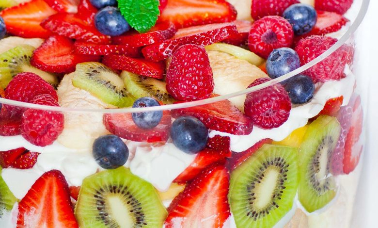 طريقة عمل ترايفل الفواكه (Fruit Trifle) الفخم