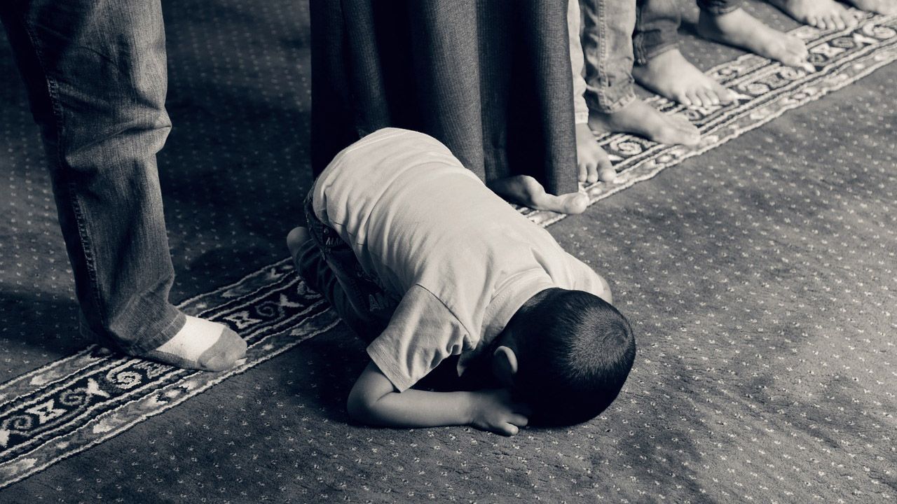 تحبيب الطفل في الصلاة والعمر المناسب لذلك