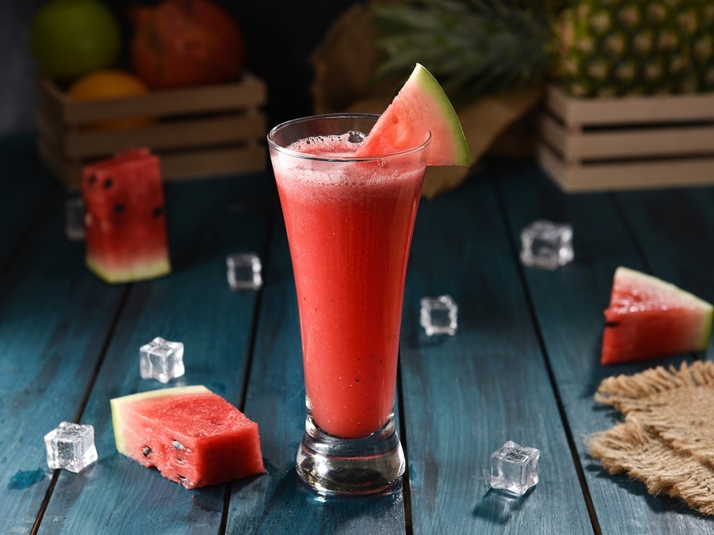  مشروبات و عصـائر طبيعية بالمنزل