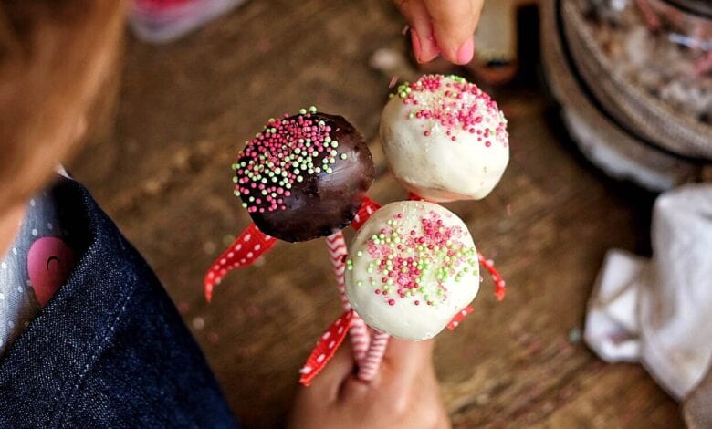 طريقة لاستغلال بواقي الكيك "cake pops"