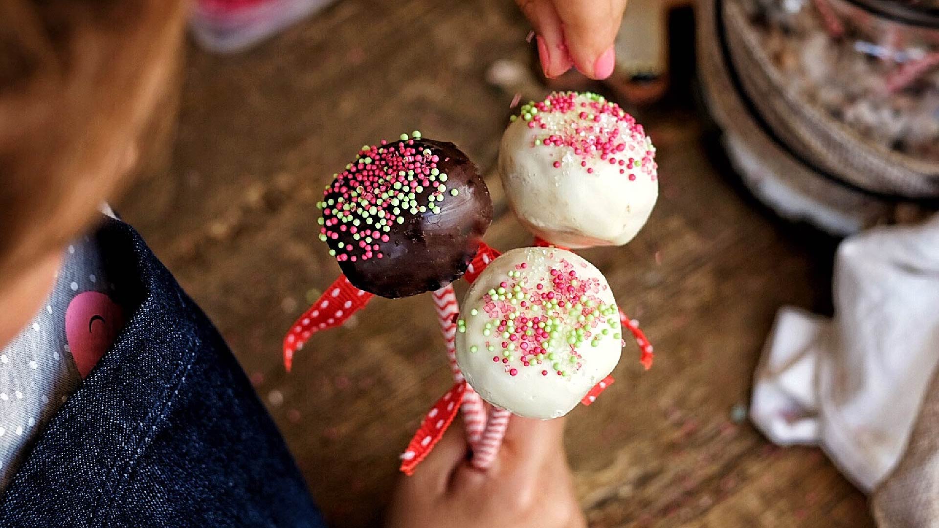 طريقة لاستغلال بواقي الكيك "cake pops"
