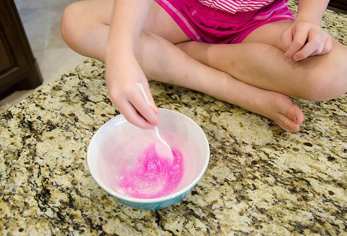 طريقة عمـل العجينة اللزجة للاطفال "silly putty" بكل سهولة بالصور
