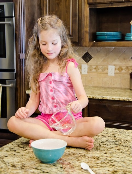 طريقة عمـل العجينة اللزجة للاطفال "silly putty" بكل سهولة بالصور