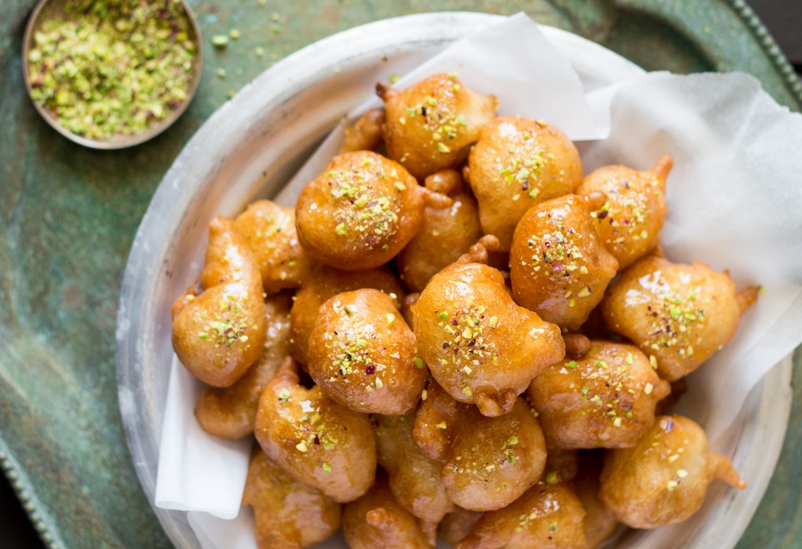 طريقة عمل الزلابيا اليوناني الهشة بالصور