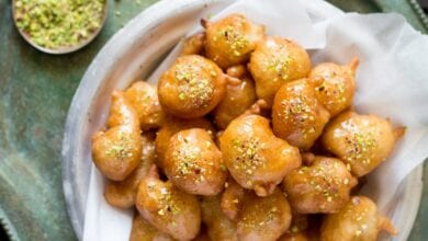 Photo of طريقة عمل الزلابيا اليوناني الهشة بالصور