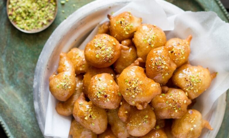 طريقة عمل الزلابيا اليوناني الهشة بالصور