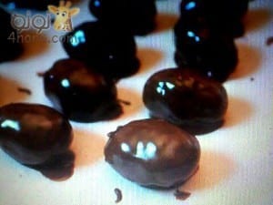 طريقة عمل بيض الشـوكولاتة بحشوة رائعة بالصور