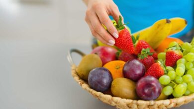 طريقة تناول الفاكهة في الوقت الصحيح لفائده أعظم لأجسامنا