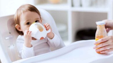 متى يستطيع الاطفال الرضع تناول العصائر الطبيعية