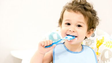 تجنبي تلك الأمور أثناء اطعام الطفل