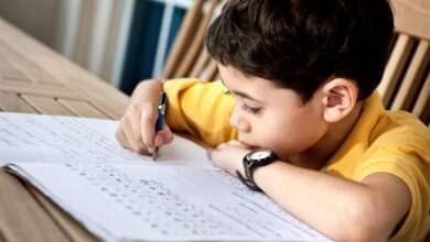 سبع أطعمة مهمة يحتاجها طفلك وقت الدراسة