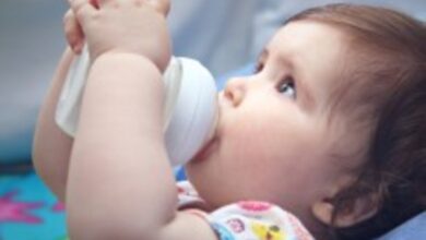 فطام الطفل من الرضاعة الصناعية