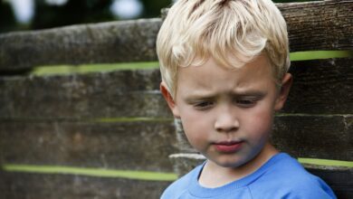 ابنى ضعيف الشخصية ماذا افعل؟ إحذري لإنكي تربيه بطريقة خاطئة