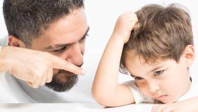 نقد الطفل هل يفيدة ام يضره ؟