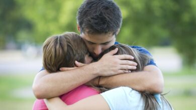 تعرف علي اهمية الحب بين الاب والطفل