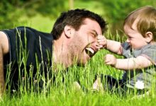 اهمية اللمس للصبيان والعناق من الاهل