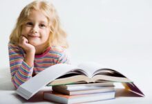 فكرة لتشجيع الطفل على الدراسة وعمل واجباته دون معاناة