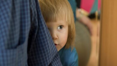 بطرق بسيطة تقدري تكسري مشكلة الخجل عند الاطفال