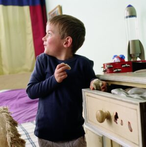 مواجهة الطفل بالعيوب بطريقة رائعة تغيره تماما