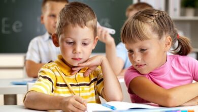 المشاكل المدرسية التي تواجه طفلك وطرق حلها