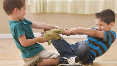 تعديل سلوك الطفل الاناني وتعليمه معنى الخصوصية