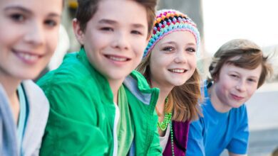 بنتى في مرحلة المراهقة ومش عارفة اتعامل معاها