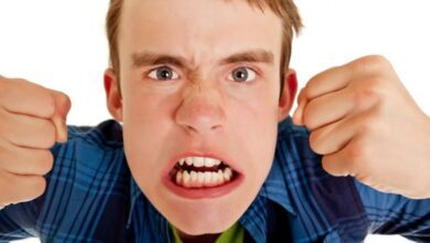 كيف اتعامل مع ابنى المراهق ؟ يرد علي بأسلوب غير مهذب