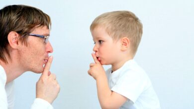 إليكى طرق التعامل مع الطفل الثرثار