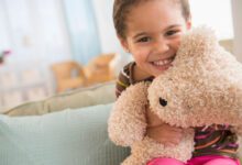 تعليم الطفل ليكون صدقة جارية بعدة أشياء مهمة