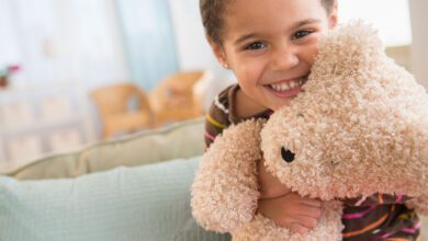 تعليم الطفل ليكون صدقة جارية بعدة أشياء مهمة