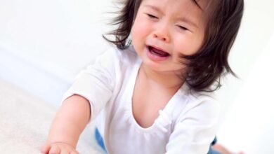 التعامل مع ضغط الطفل على مشاعر الاهل