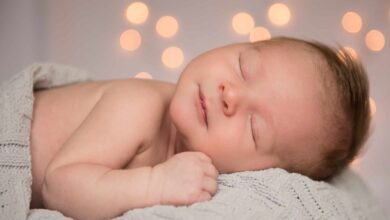 مراحل دورة النوم عند الاطفال حديثي الولادة