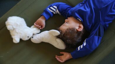 أسباب الكهرباء الزائدة فى المخ عند الأطفال وطرق التعامل معه