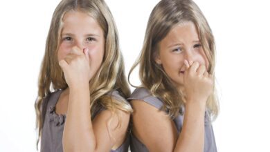 رائحة العرق عند الاطفال وطرق العلاج