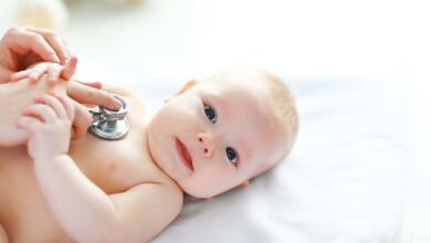 كيف تتجنبي اخطاء اطباء الاطفال في علاج أطفالك