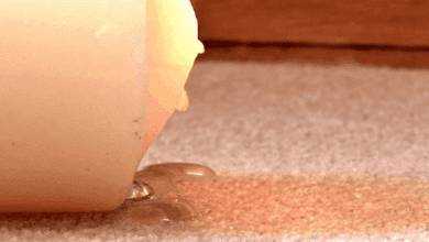 طريقة ازالة بقع الشمع من على الأسطح والملابس بالصور