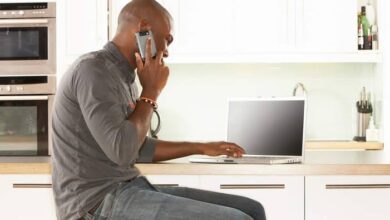 جوزك مطنشك وقاعد على النت ؟ إليكٍ نصائح ليهتم بك زوجك