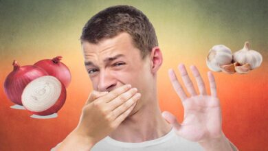 طرق طبيعية للتخلص من رائحة الثوم