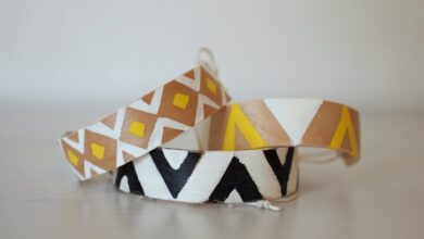 طريقة عمل اسورة من عصا الايس كريم نشاط مُسلي مع أطفالك