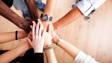 سمات العلاقة الصحيحة مع الاخرين