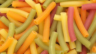 طريقة عمل المكرونة الملونة لتشجيع الأطفال على التلوين والرسم
